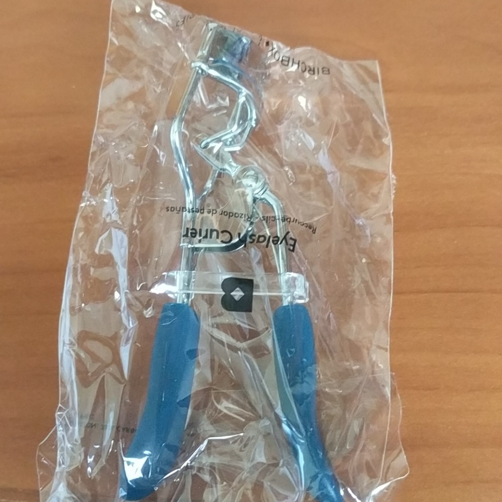 Eyelash curler